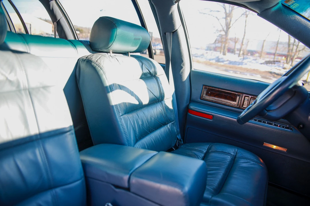 1995 Cadillac Fleetwood - Image 4 of 8