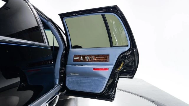 1995 Cadillac Fleetwood - Image 22 of 31