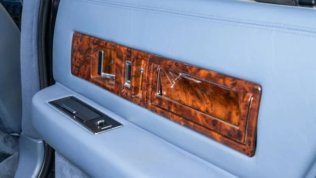 1995 Cadillac Fleetwood - Image 29 of 31