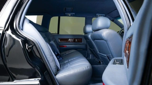 1995 Cadillac Fleetwood - Image 23 of 31