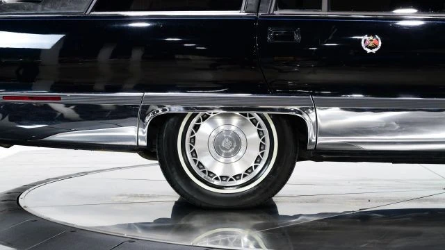 1995 Cadillac Fleetwood - Image 14 of 21