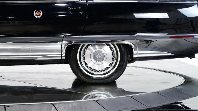 1995 Cadillac Fleetwood - Image 16 of 21
