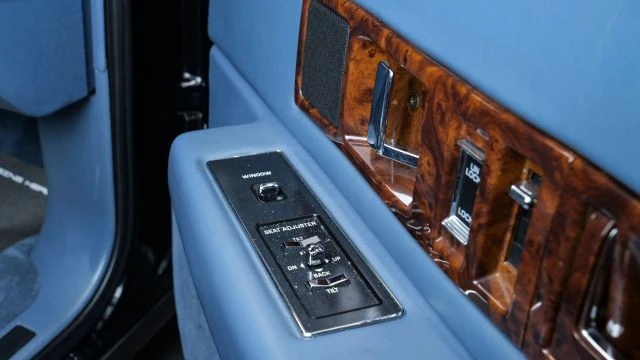 1995 Cadillac Fleetwood - Image 27 of 31