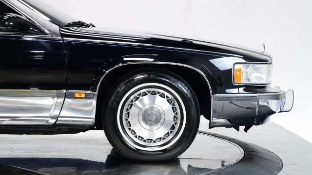 1995 Cadillac Fleetwood - Image 13 of 21
