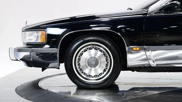 1995 Cadillac Fleetwood - Image 15 of 21