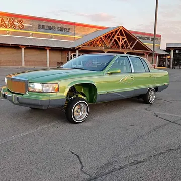 1995 Cadillac Fleetwood Sedan 4D