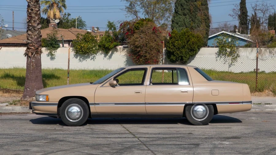 1995 Cadillac DeVille 7th Gen - Image 2 of 12