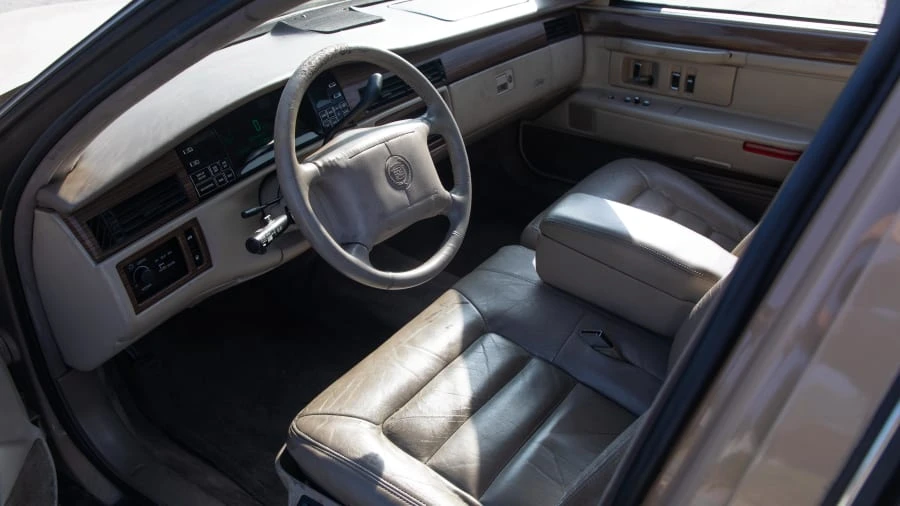 1995 Cadillac DeVille 7th Gen - Image 4 of 12