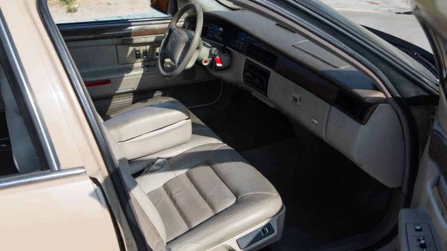1995 Cadillac DeVille 7th Gen - Image 5 of 12