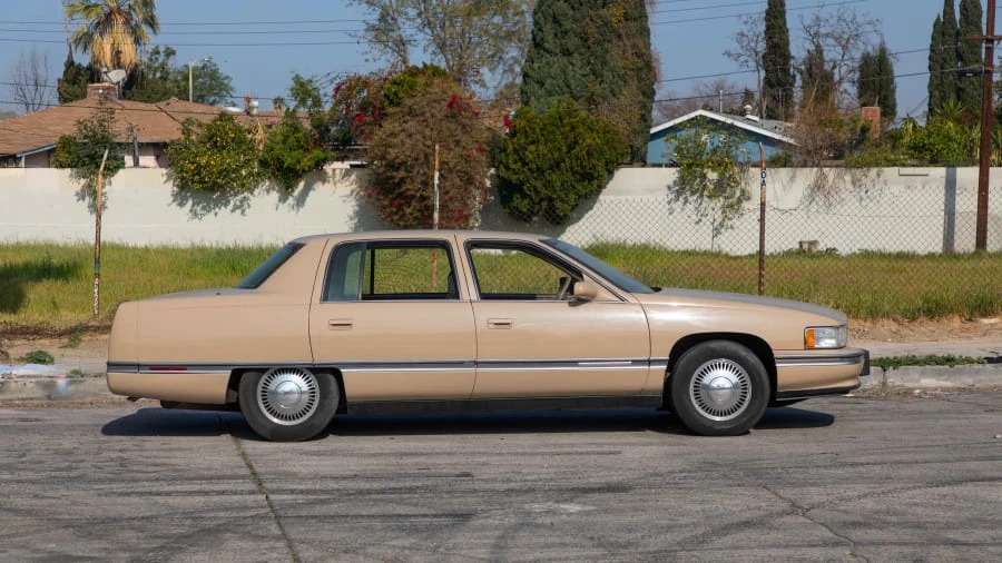 1995 Cadillac DeVille 7th Gen - Image 8 of 12