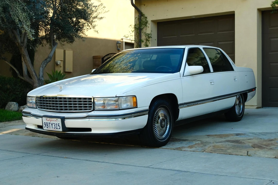 1995 Cadillac DeVille 7th Gen - Image 3 of 31