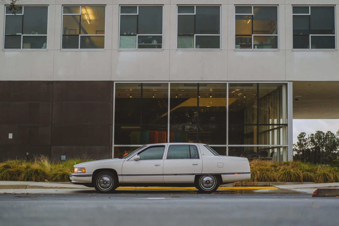 1995 Cadillac DeVille 7th Gen - Image 14 of 31