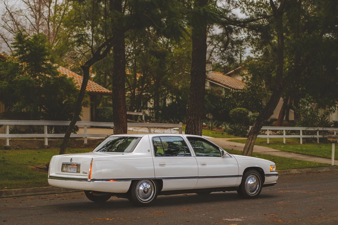 1995 Cadillac DeVille 7th Gen - Image 23 of 31