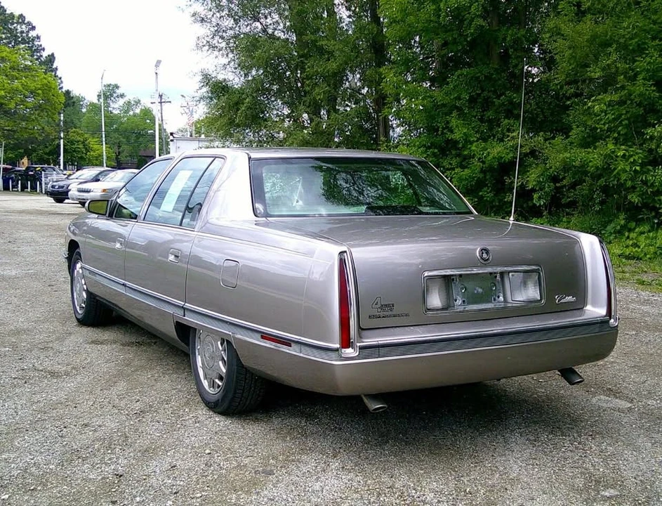 1995 Cadillac DeVille 7th Gen - Image 5 of 20