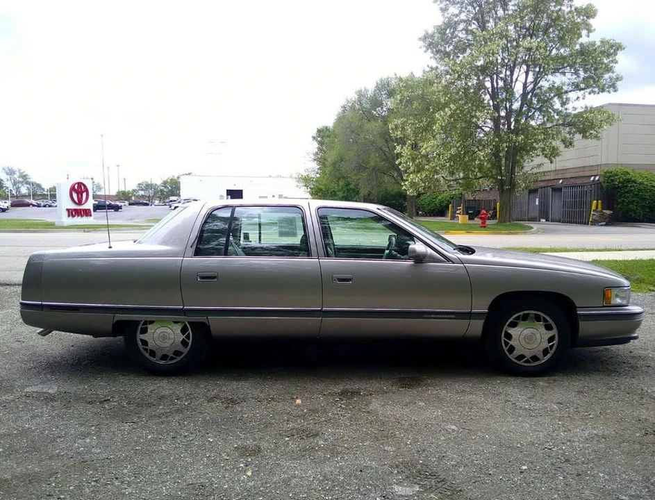 1995 Cadillac DeVille 7th Gen - Image 8 of 20