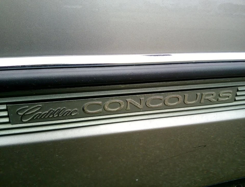 1995 Cadillac DeVille 7th Gen - Image 15 of 20