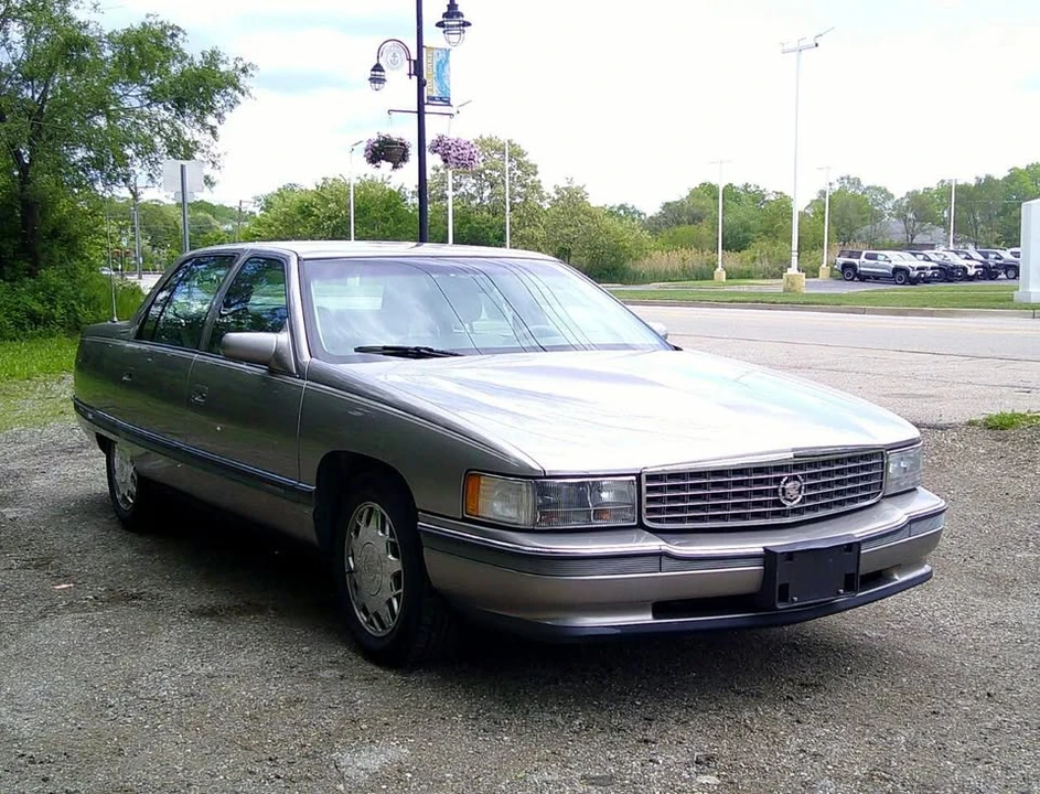 1995 Cadillac DeVille 7th Gen - Image 3 of 20