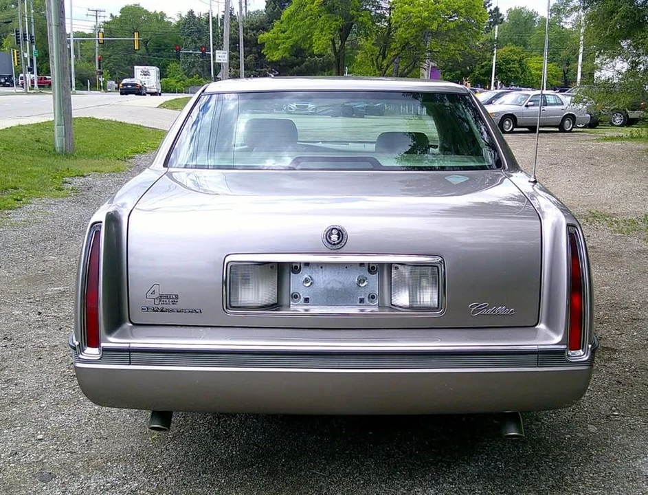 1995 Cadillac DeVille 7th Gen - Image 10 of 20