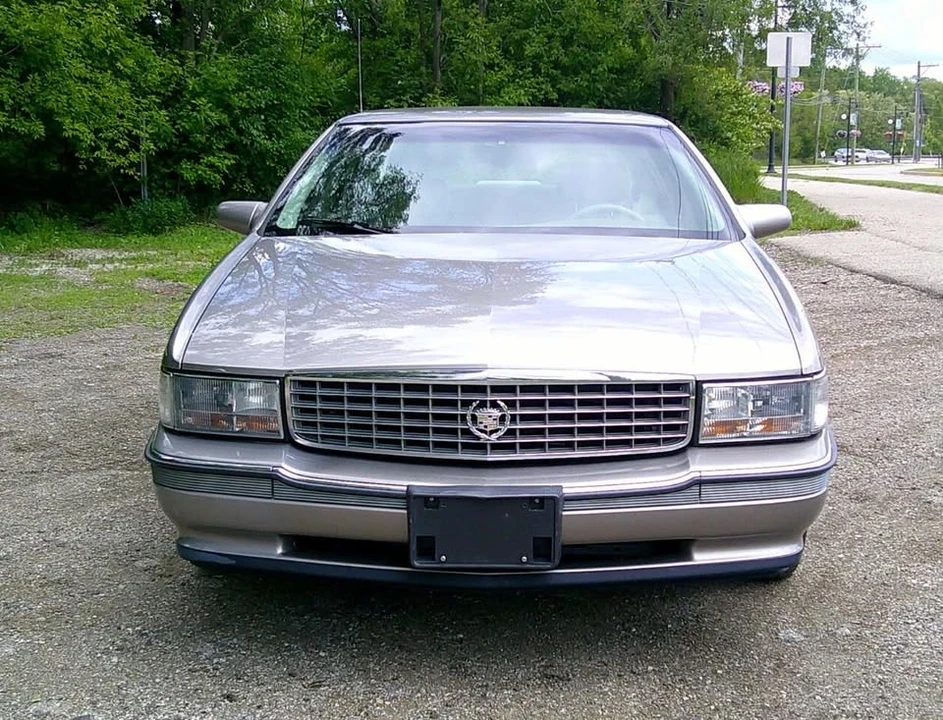 1995 Cadillac DeVille 7th Gen - Image 2 of 20