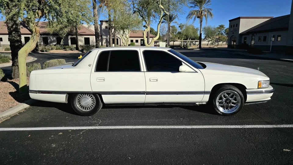 1995 Cadillac DeVille 8th Gen - Image 6 of 13