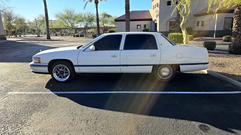 1995 Cadillac DeVille 8th Gen - Image 4 of 13