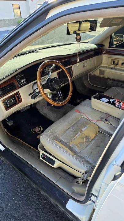 1995 Cadillac DeVille 8th Gen - Image 10 of 13
