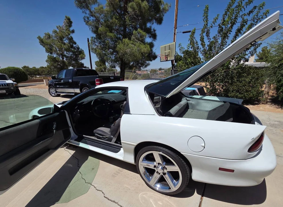 1995 Chevrolet Camaro 4th Gen - Image 8 of 15