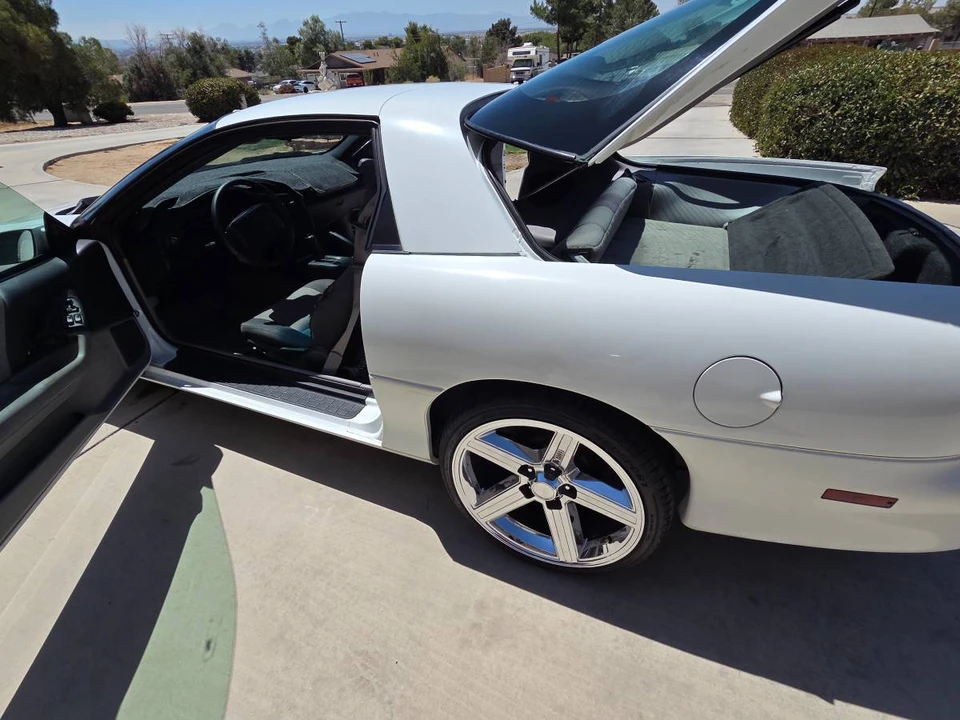 1995 Chevrolet Camaro 4th Gen - Image 11 of 15