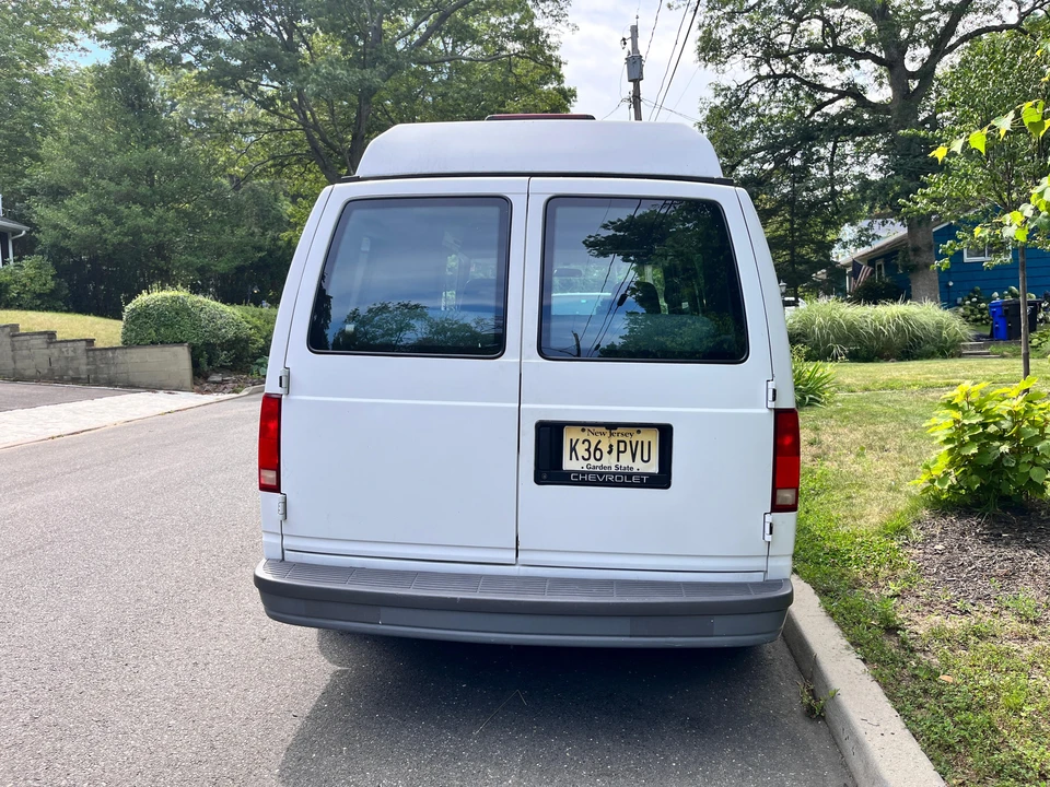 1995 Chevrolet Astro - Image 10 of 31