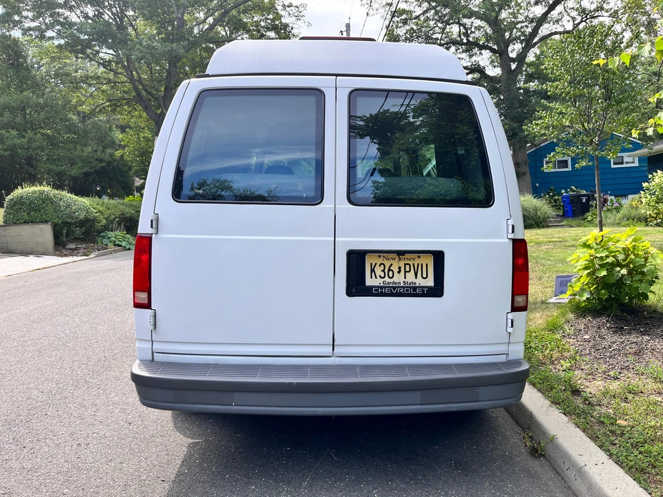 1995 Chevrolet Astro - Image 9 of 31