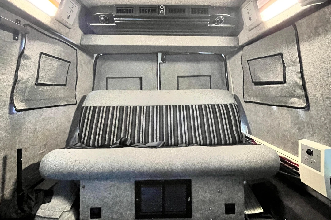 1995 Chevrolet Astro - Image 26 of 31
