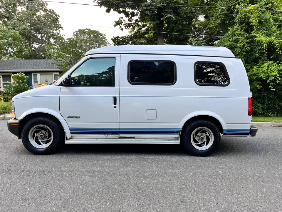 1995 Chevrolet Astro - Image 7 of 31