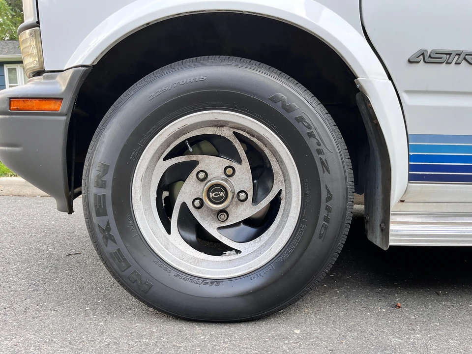 1995 Chevrolet Astro - Image 18 of 31