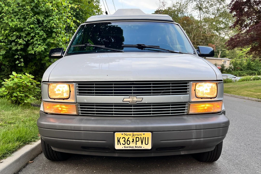 1995 Chevrolet Astro - Image 2 of 31