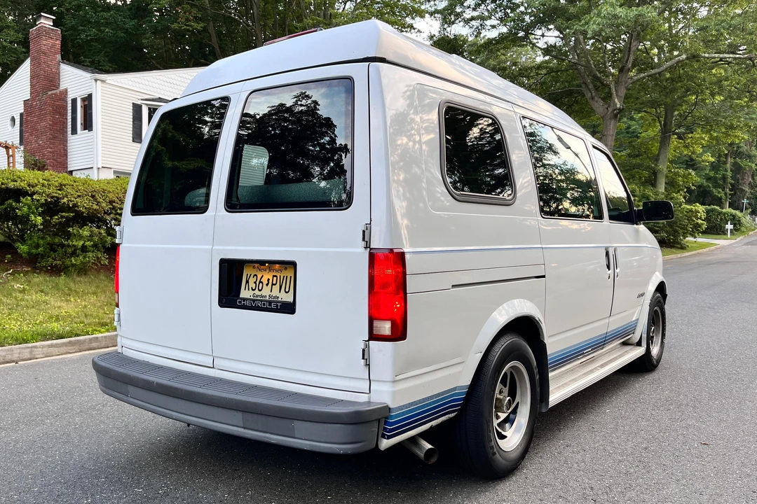 1995 Chevrolet Astro - Image 4 of 31