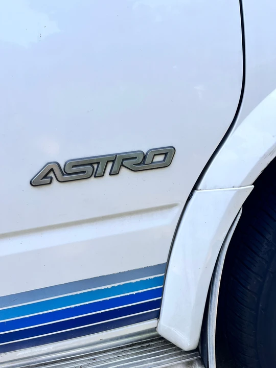 1995 Chevrolet Astro - Image 15 of 31