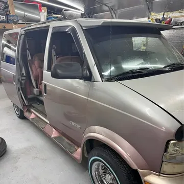 1995 Chevrolet Astro LT Minivan 3D