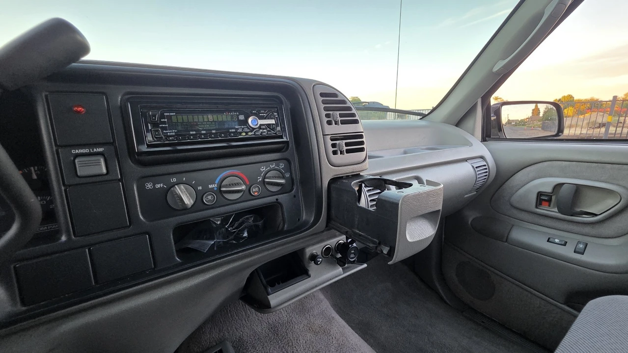 1995 Chevrolet C/K 4th Gen - Image 9 of 12