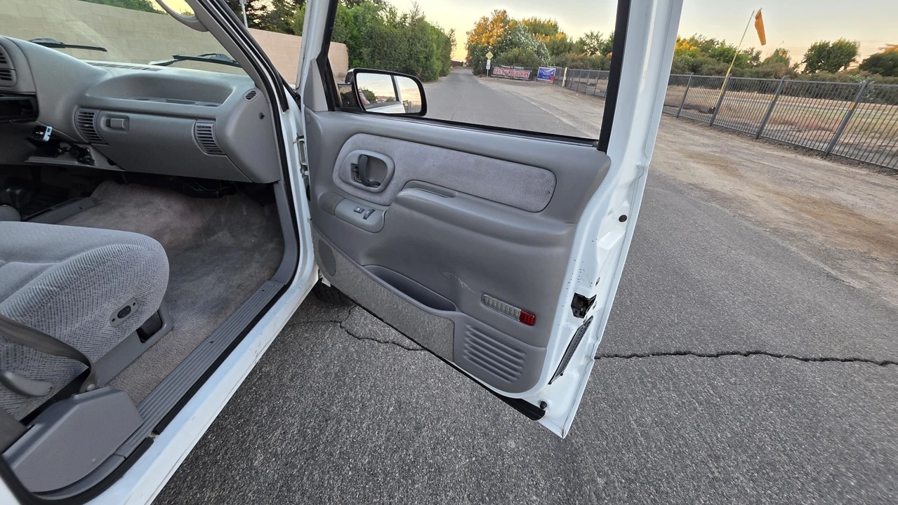 1995 Chevrolet C/K 4th Gen - Image 6 of 12
