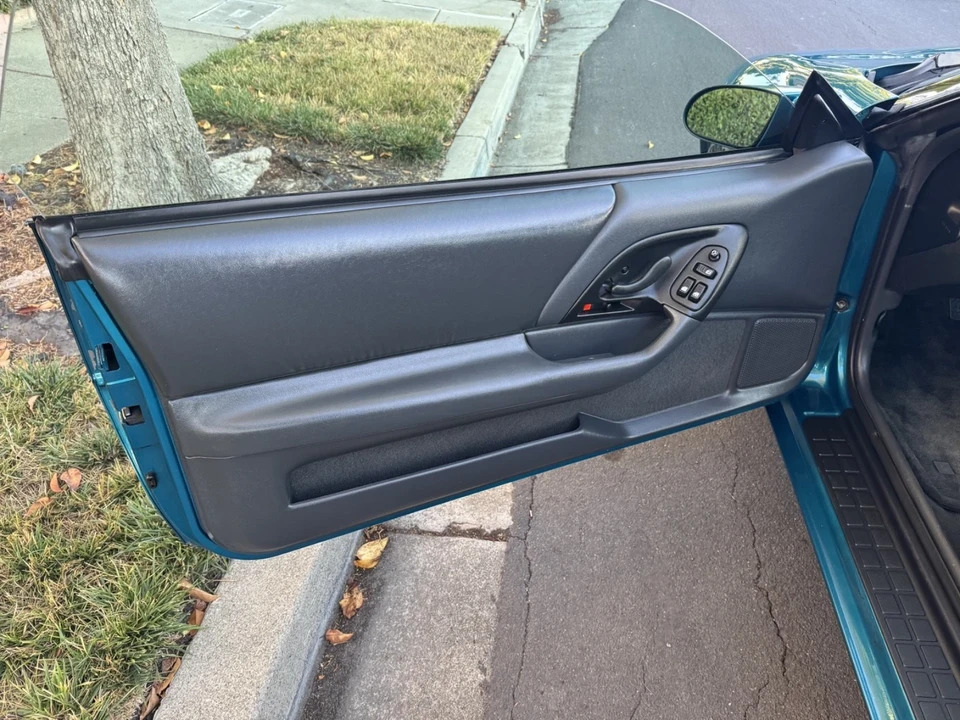 1995 Chevrolet Camaro 4th Gen - Image 13 of 17