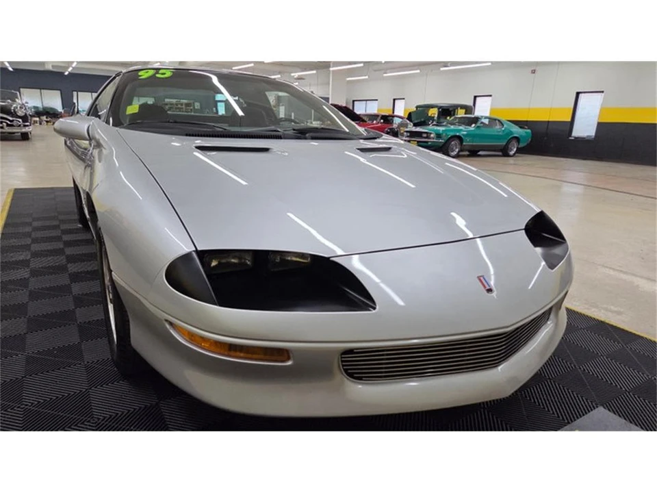 1995 Chevrolet Camaro 4th Gen - Image 10 of 31