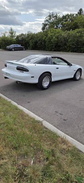 1995 Chevrolet Camaro 4th Gen - Image 4 of 9