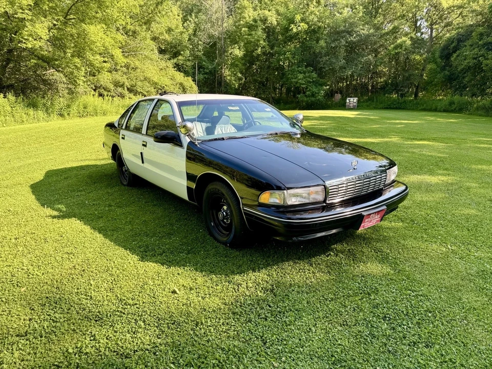 1995 Chevrolet Caprice - Image 2 of 17