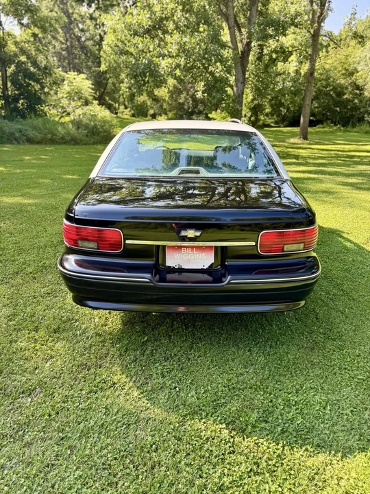 1995 Chevrolet Caprice - Image 5 of 17