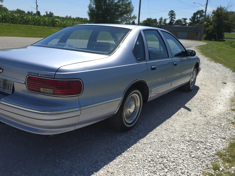 1995 Chevrolet Caprice - Image 5 of 24