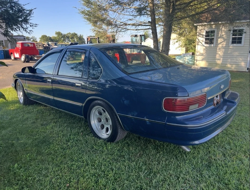 1995 Chevrolet Caprice - Image 2 of 11