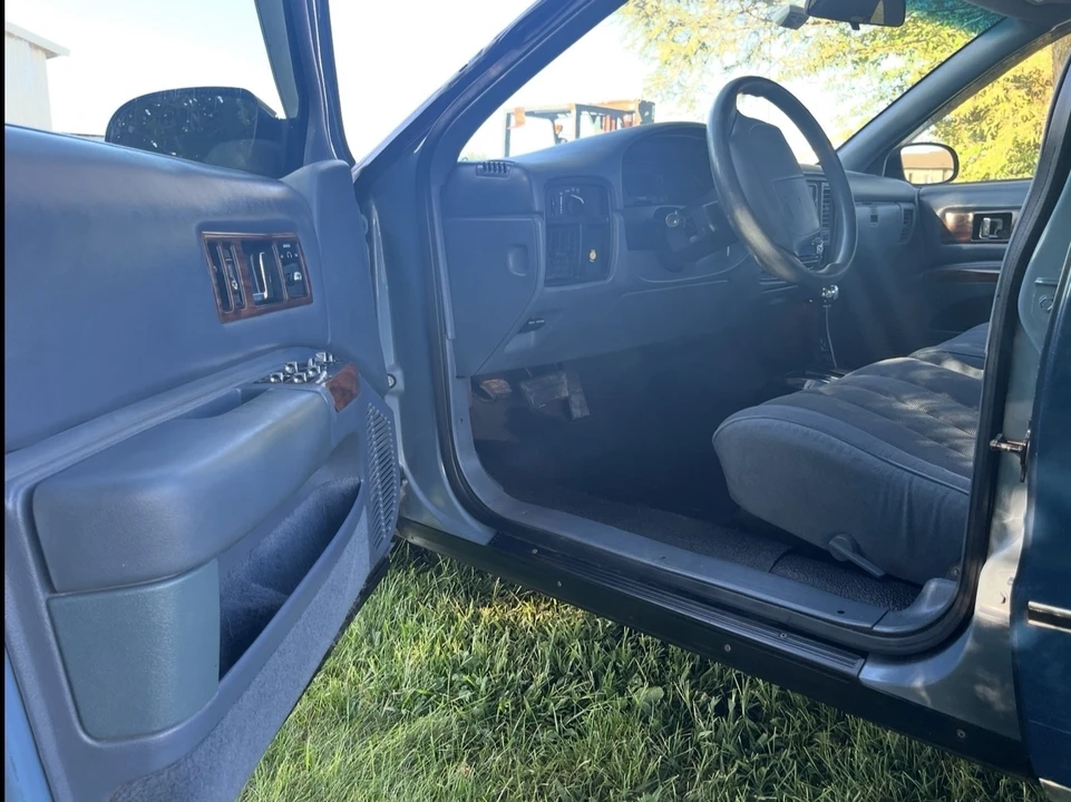 1995 Chevrolet Caprice - Image 5 of 11