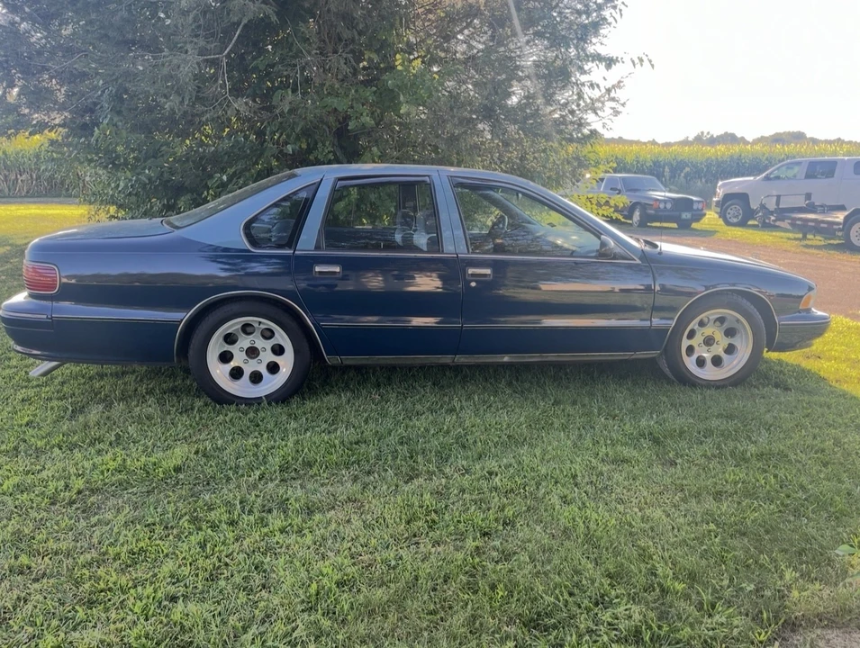 1995 Chevrolet Caprice - Image 3 of 11