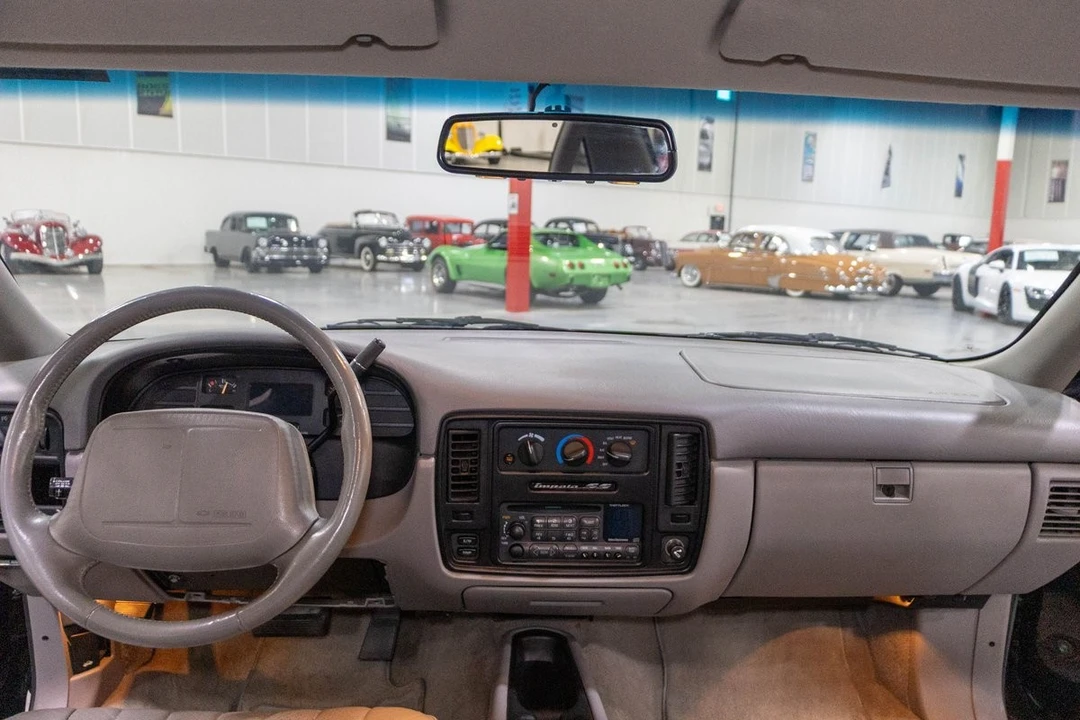 1995 Chevrolet Impala - Image 11 of 31