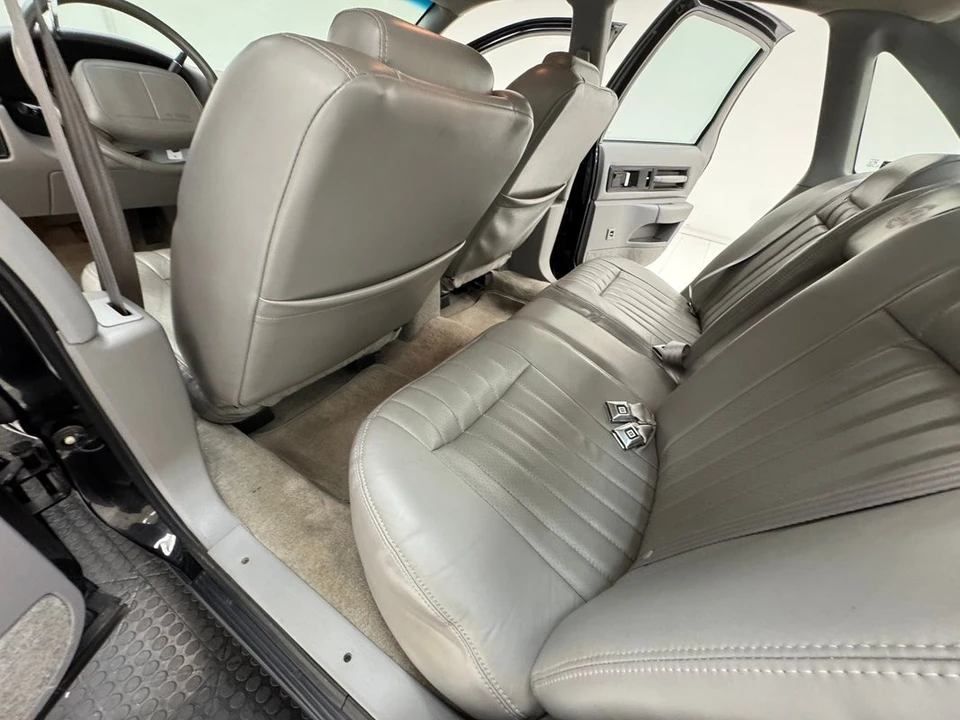 1995 Chevrolet Caprice - Image 25 of 31